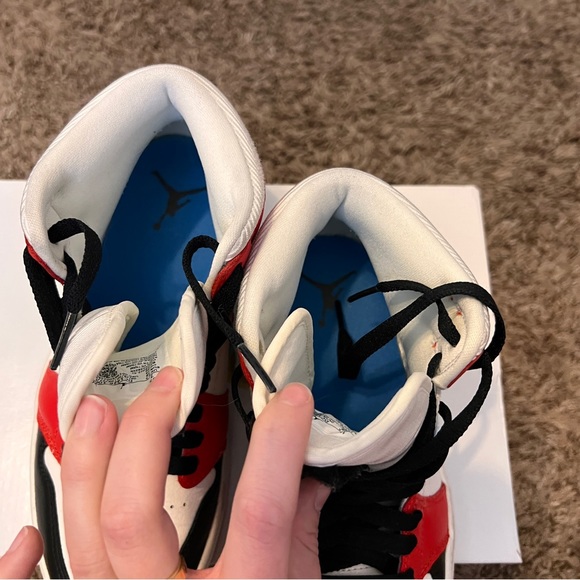 WOMENS AIR JORDAN 1 MID SE - Picture 4 of 9